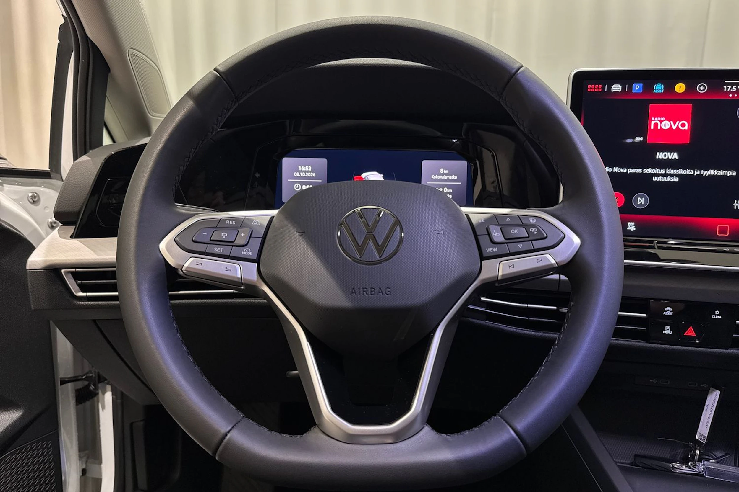 valkoinen Volkswagen Golf 2026 kuva 13.