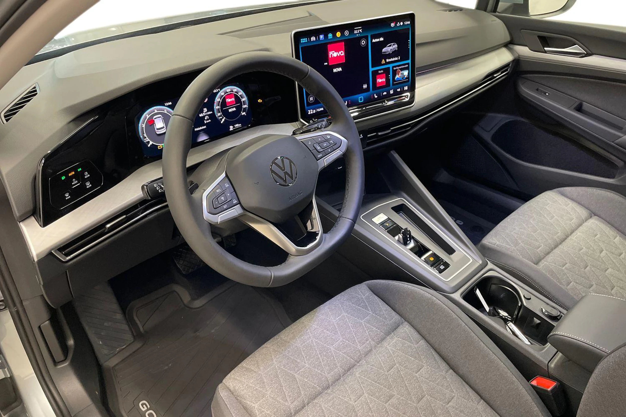harmaa Volkswagen Golf 2026 kuva 6.
