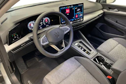 harmaa Volkswagen Golf 2026 kuva 6.