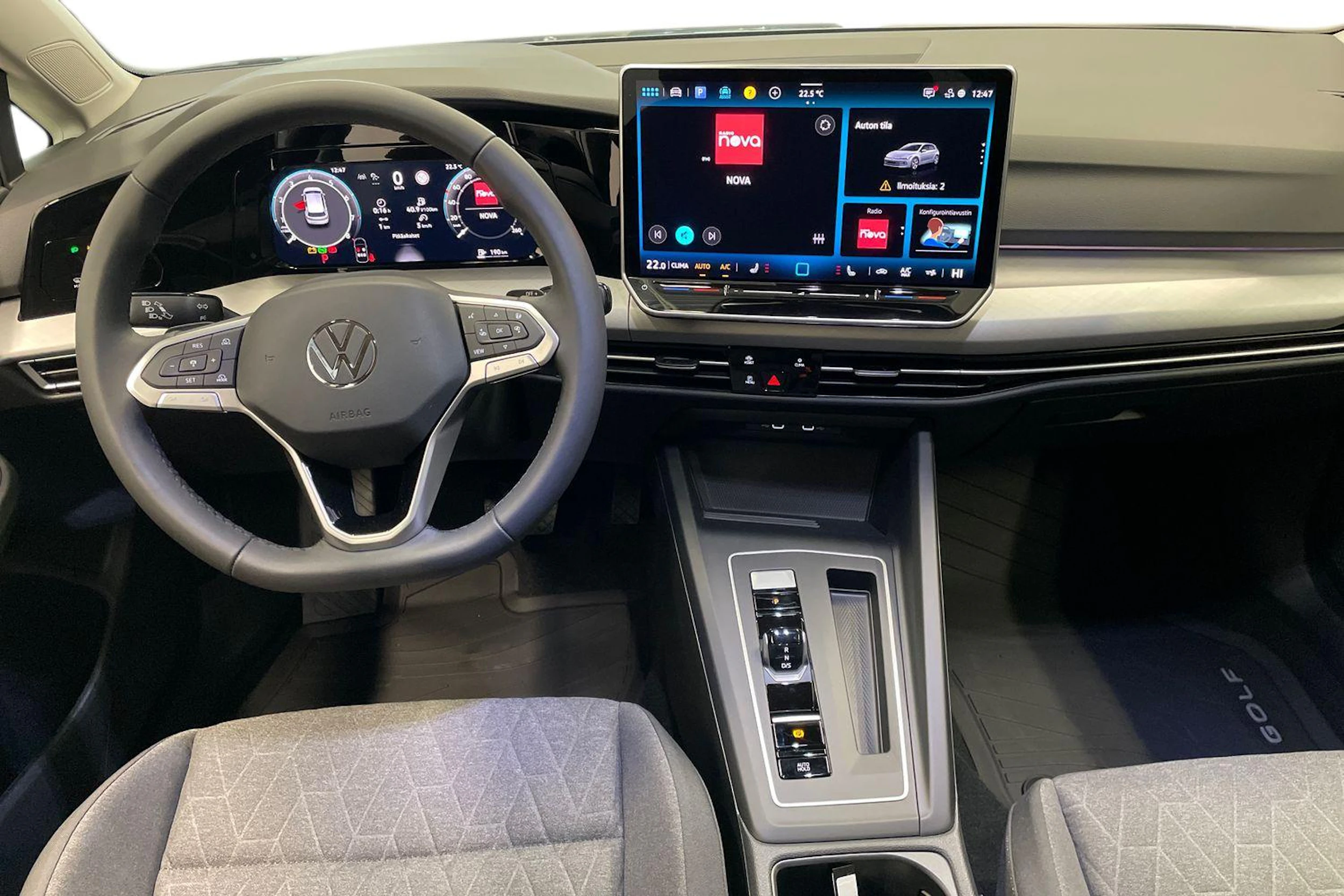 harmaa Volkswagen Golf 2026 kuva 7.