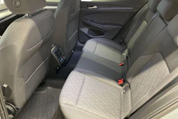 harmaa Volkswagen Golf 2026 kuva 8.