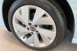 sininen Volkswagen Golf 2026 kuva 10.