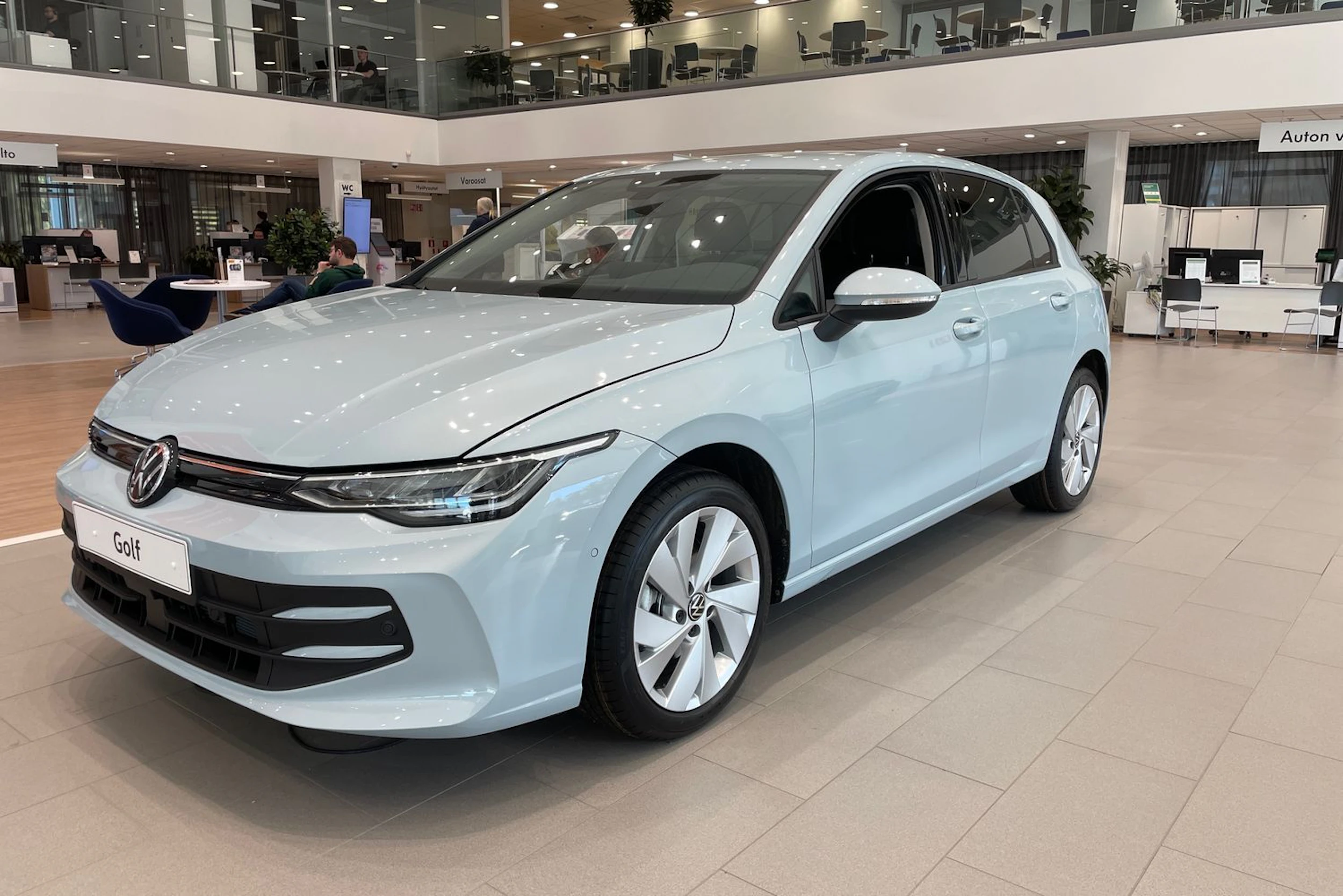 sininen Volkswagen Golf 2026 kuva 15.