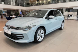 sininen Volkswagen Golf 2026 kuva 15.