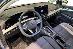 sininen Volkswagen Golf 2026 kuva 6.