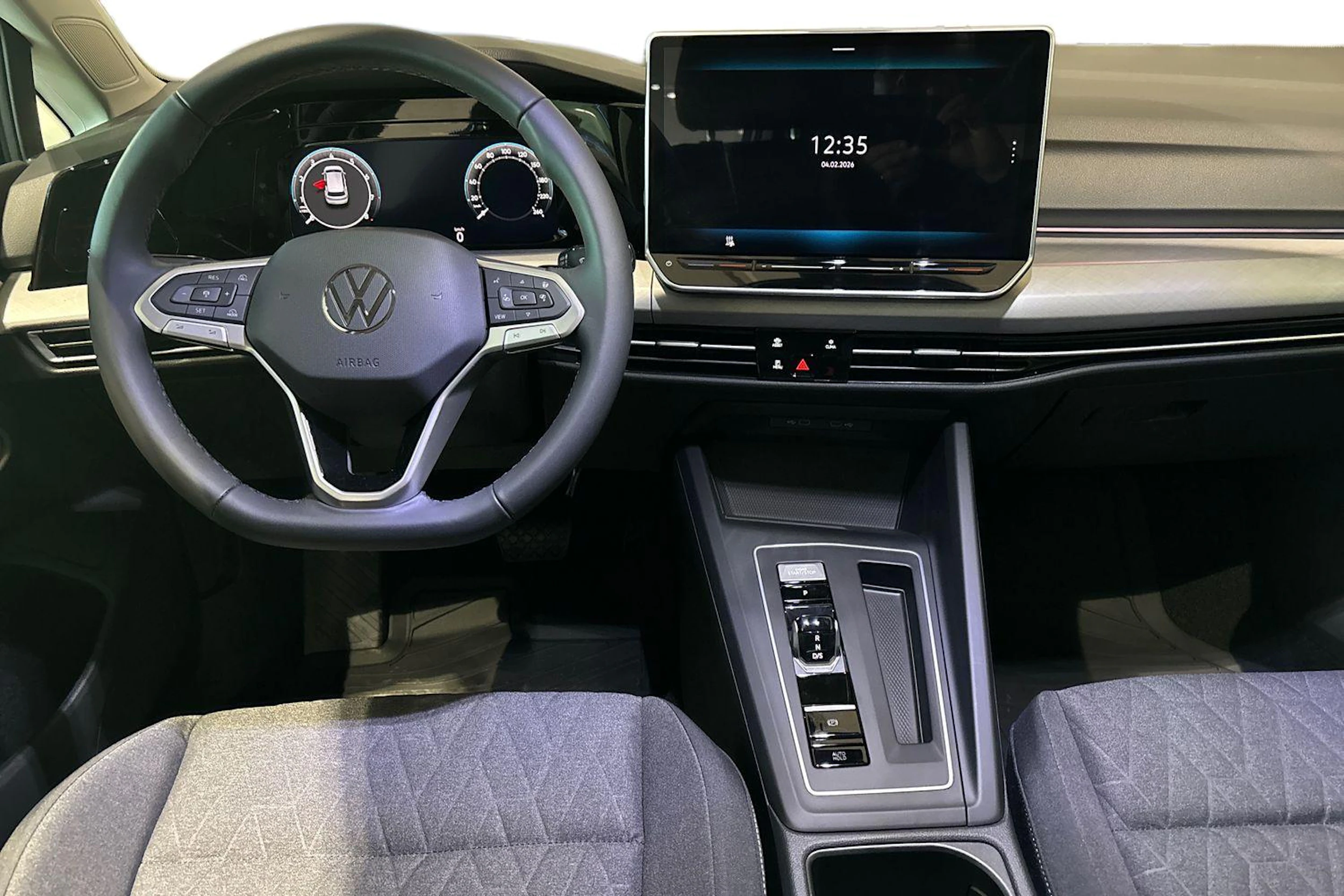 sininen Volkswagen Golf 2026 kuva 7.