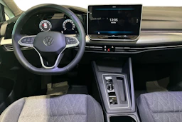 sininen Volkswagen Golf 2026 kuva 7.