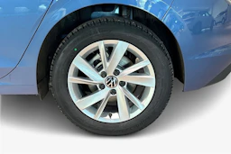 sininen Volkswagen Golf 2026 kuva 9.