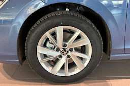 sininen Volkswagen Golf 2026 kuva 10.