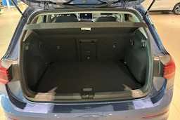 sininen Volkswagen Golf 2026 kuva 11.