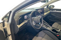 valkoinen Volkswagen Golf 2026 kuva 6.