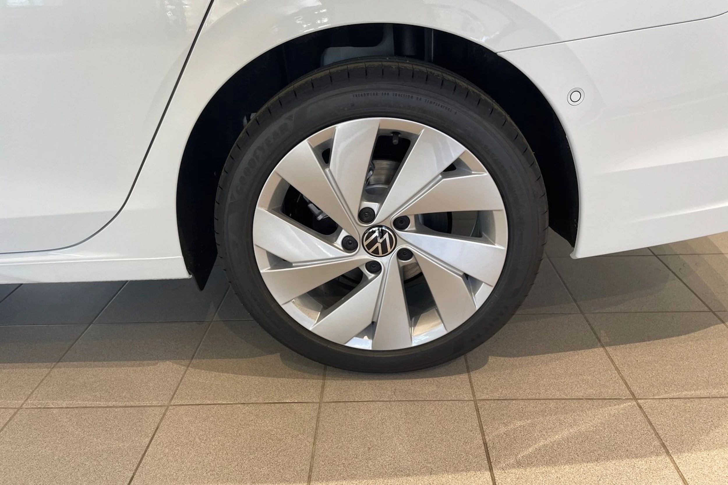 valkoinen Volkswagen Golf 2026 kuva 10.