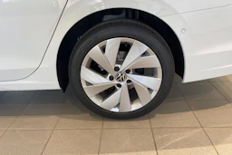 valkoinen Volkswagen Golf 2026 kuva 10.
