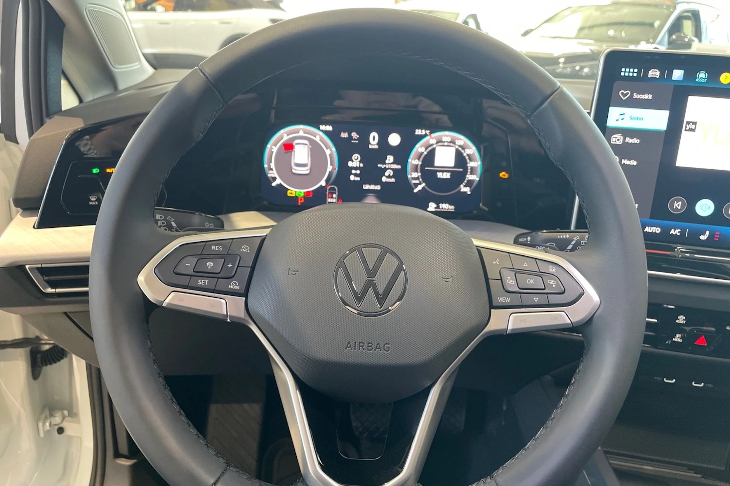 valkoinen Volkswagen Golf 2026 kuva 13.