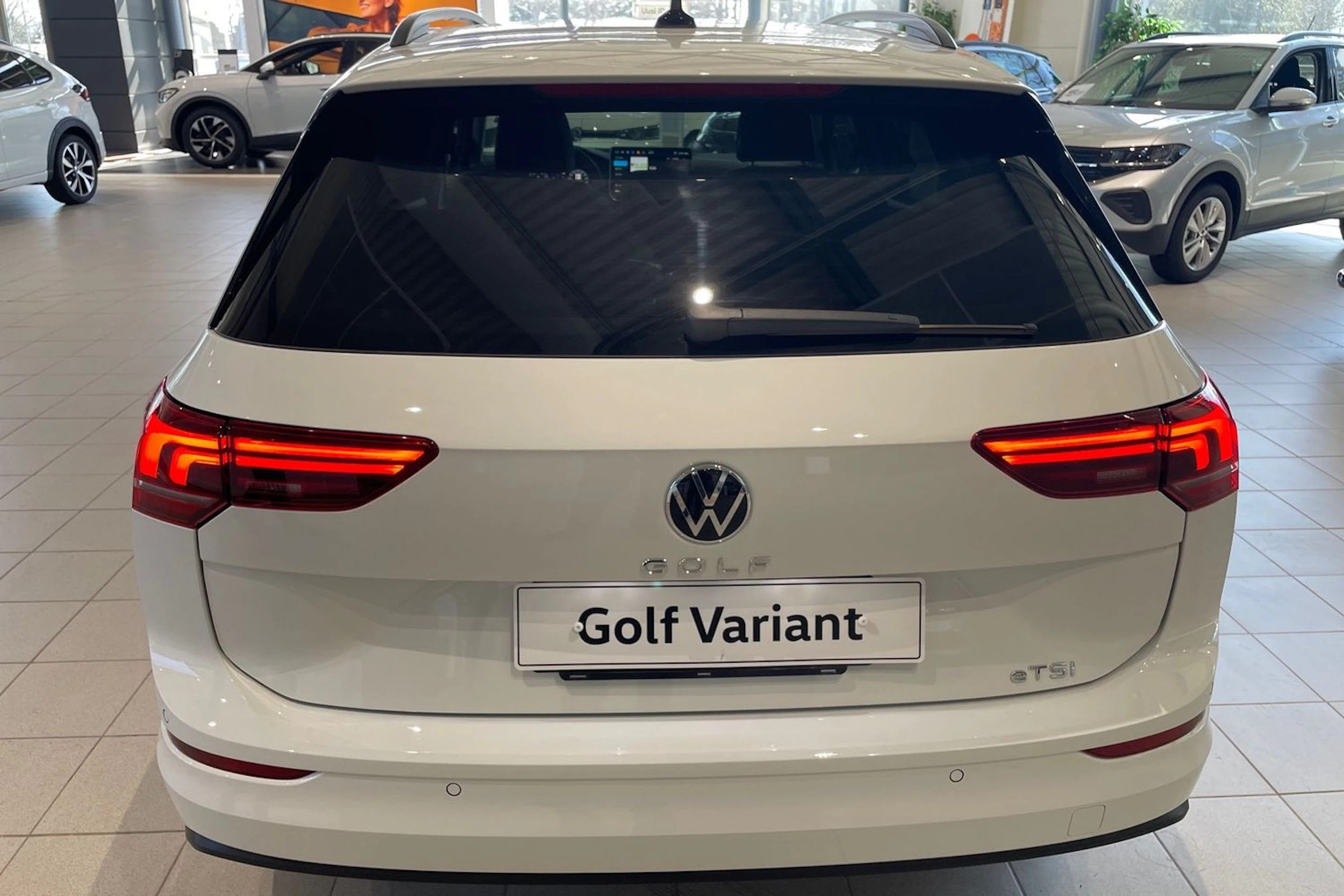 valkoinen Volkswagen Golf 2026 kuva 15.