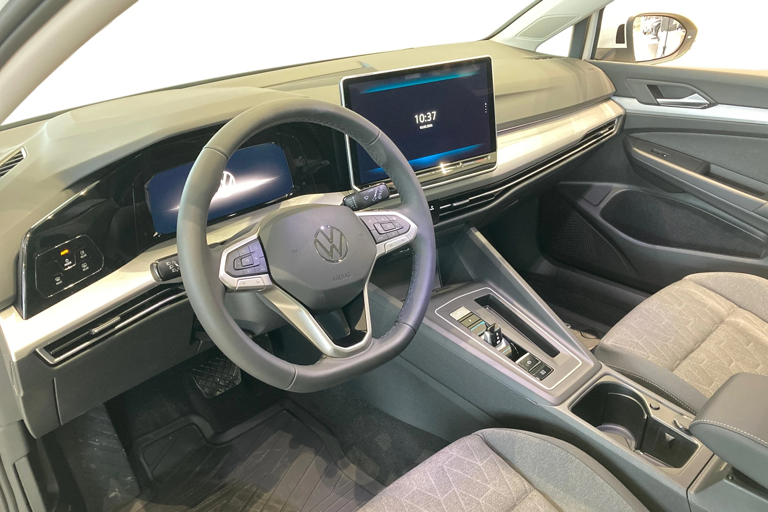 valkoinen Volkswagen Golf 2026 kuva 6.