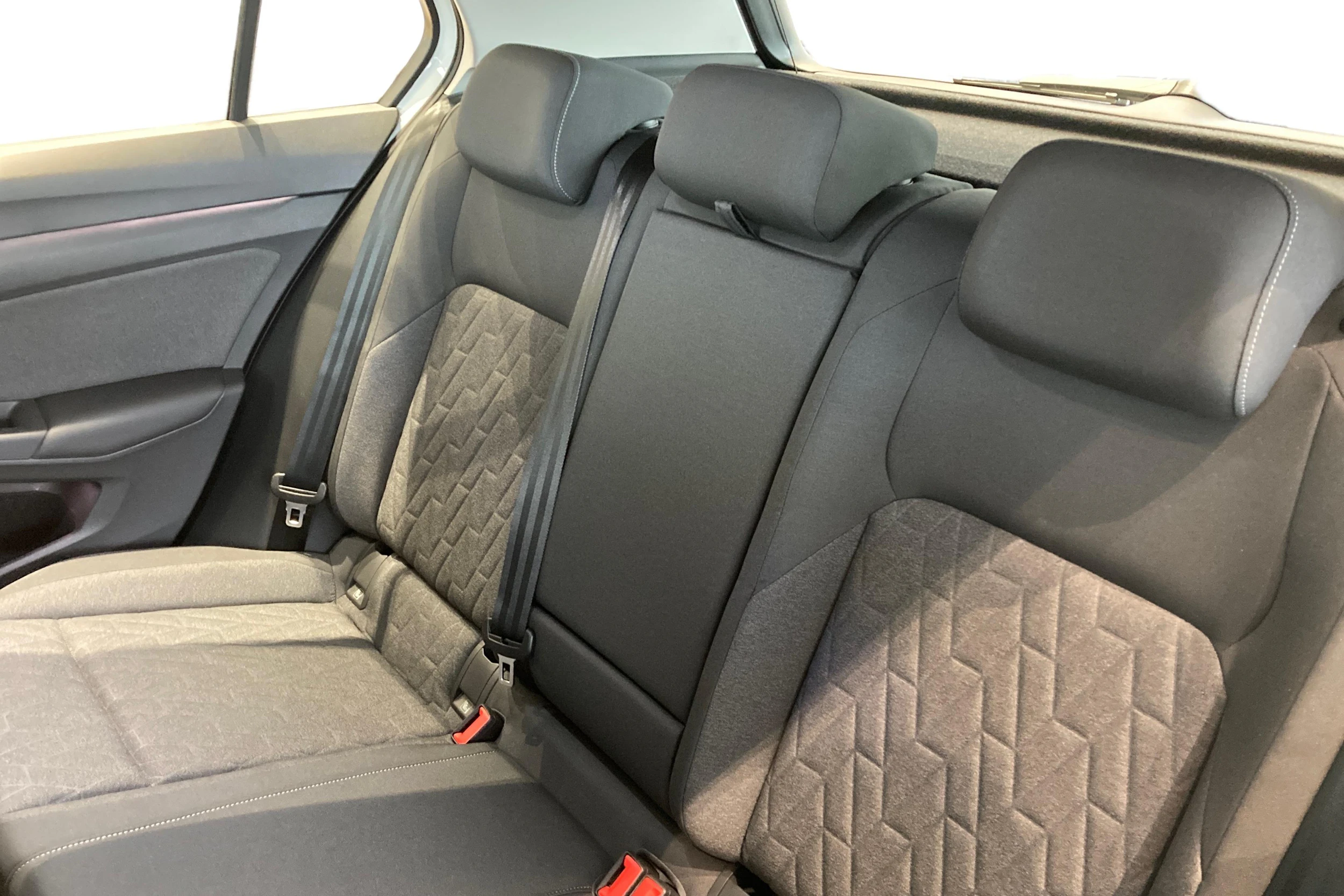 valkoinen Volkswagen Golf 2026 kuva 8.