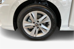 valkoinen Volkswagen Golf 2026 kuva 9.