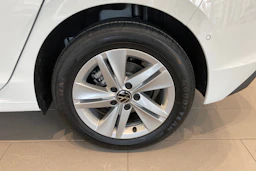 valkoinen Volkswagen Golf 2026 kuva 10.