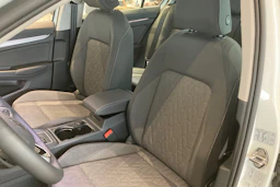 valkoinen Volkswagen Golf 2026 kuva 11.