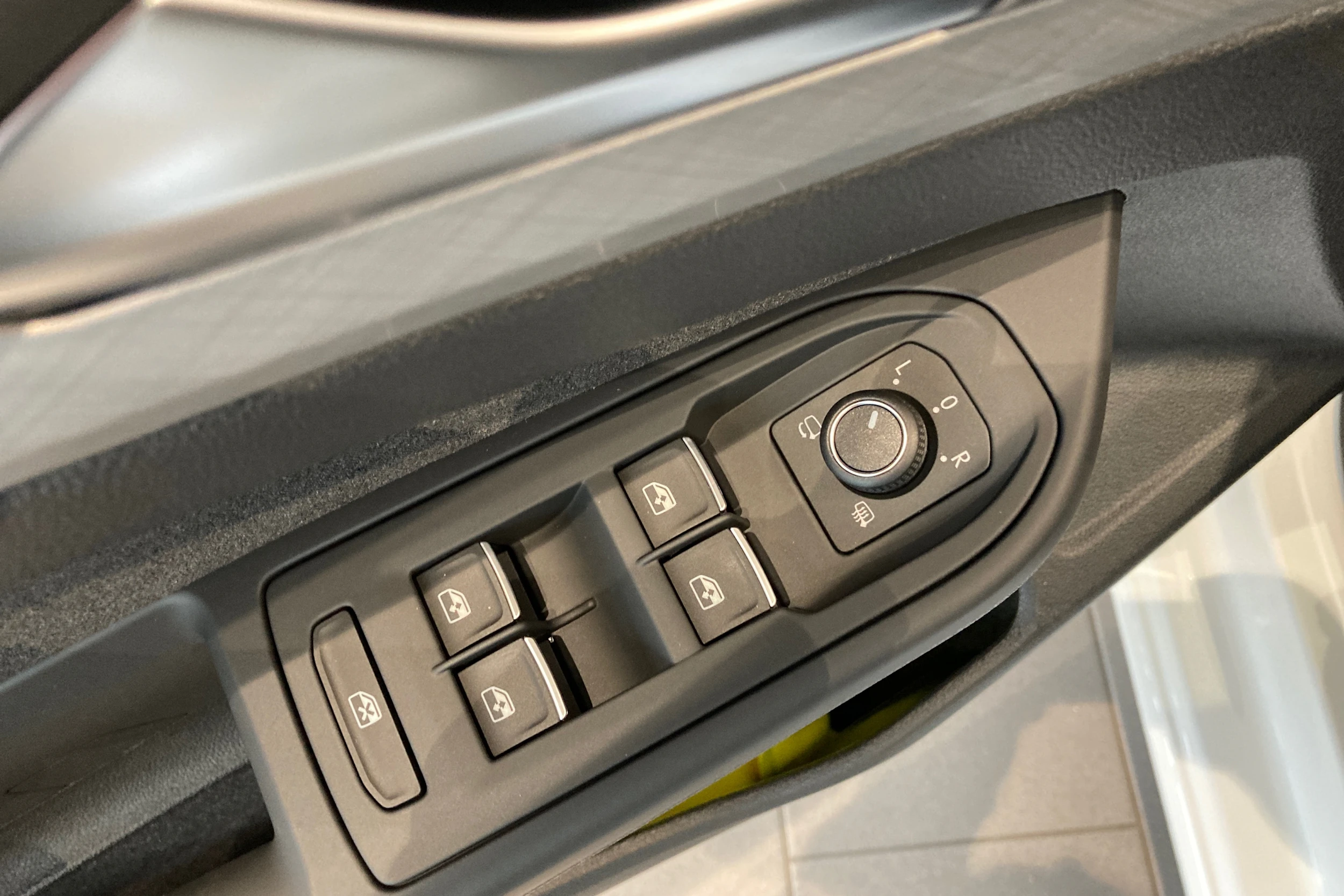 valkoinen Volkswagen Golf 2026 kuva 12.