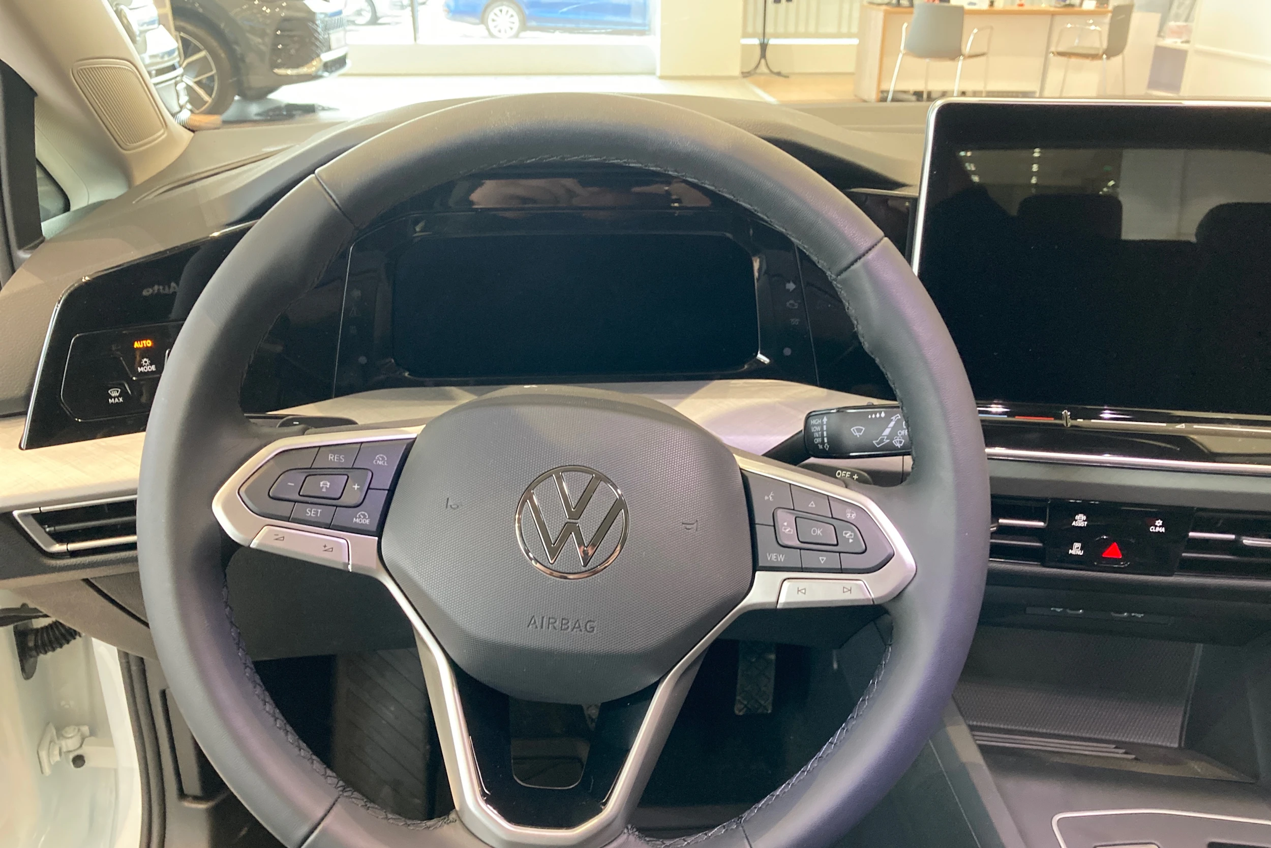 valkoinen Volkswagen Golf 2026 kuva 13.