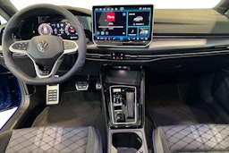 sininen Volkswagen Golf 2026 kuva 7.