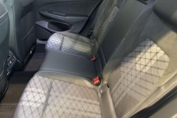 sininen Volkswagen Golf 2026 kuva 8.