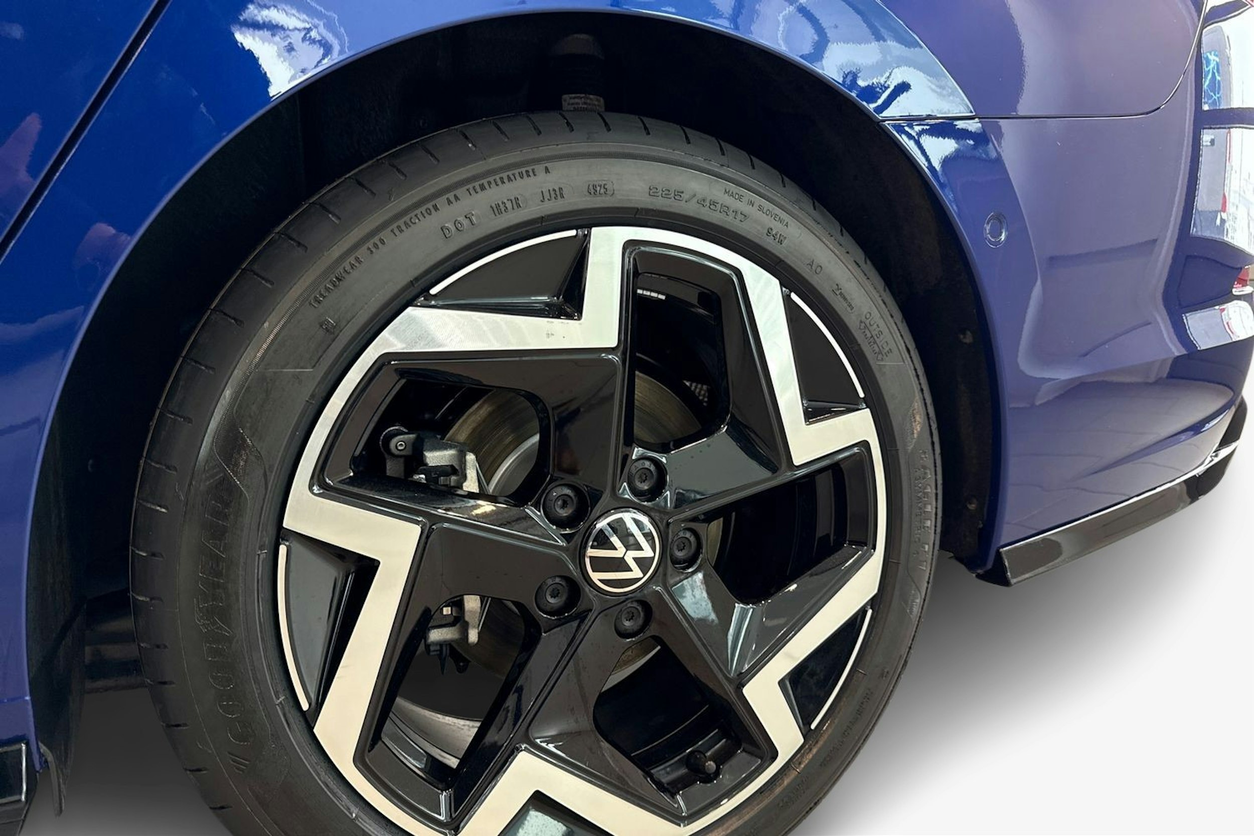 sininen Volkswagen Golf 2026 kuva 9.