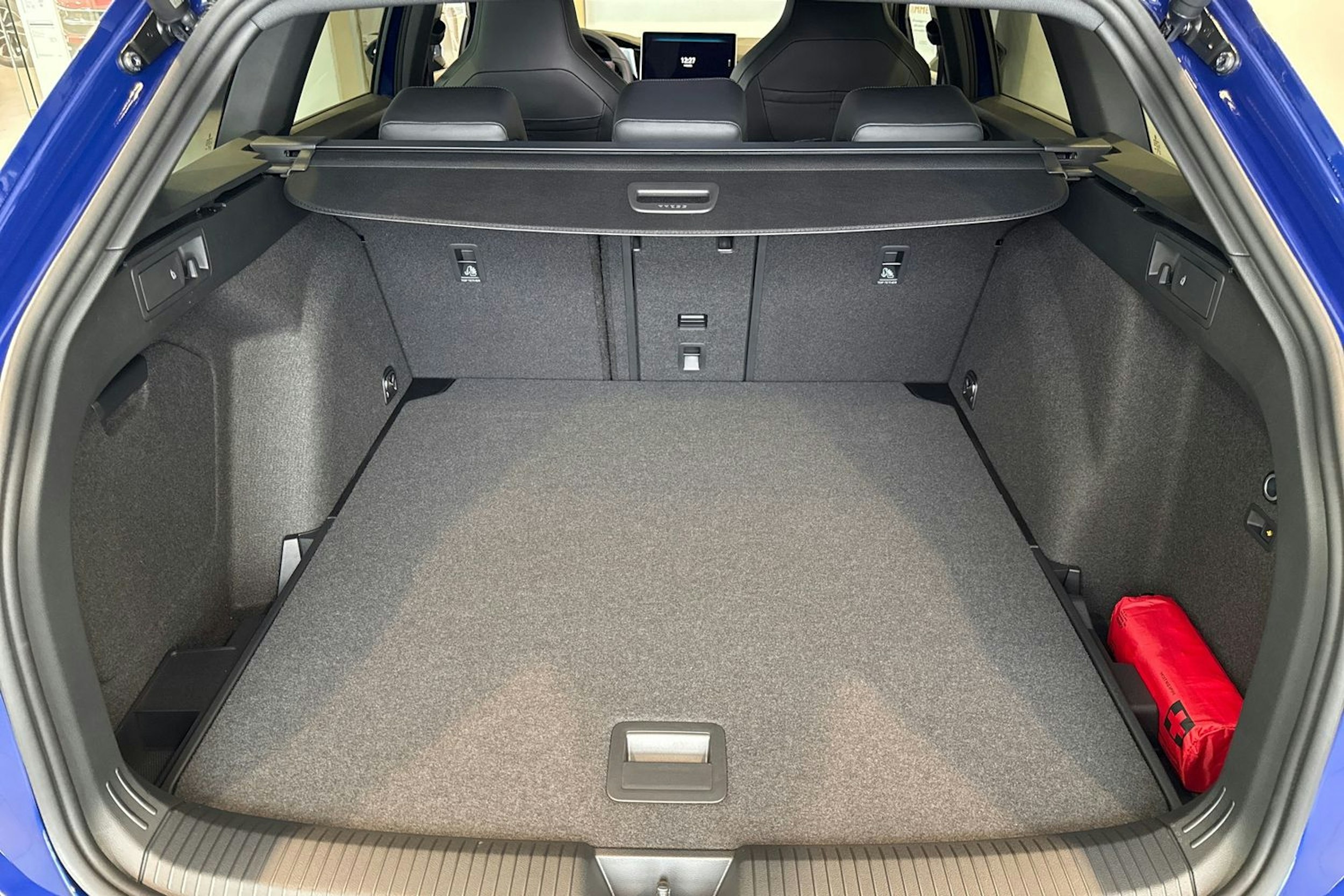 sininen Volkswagen Golf 2026 kuva 11.