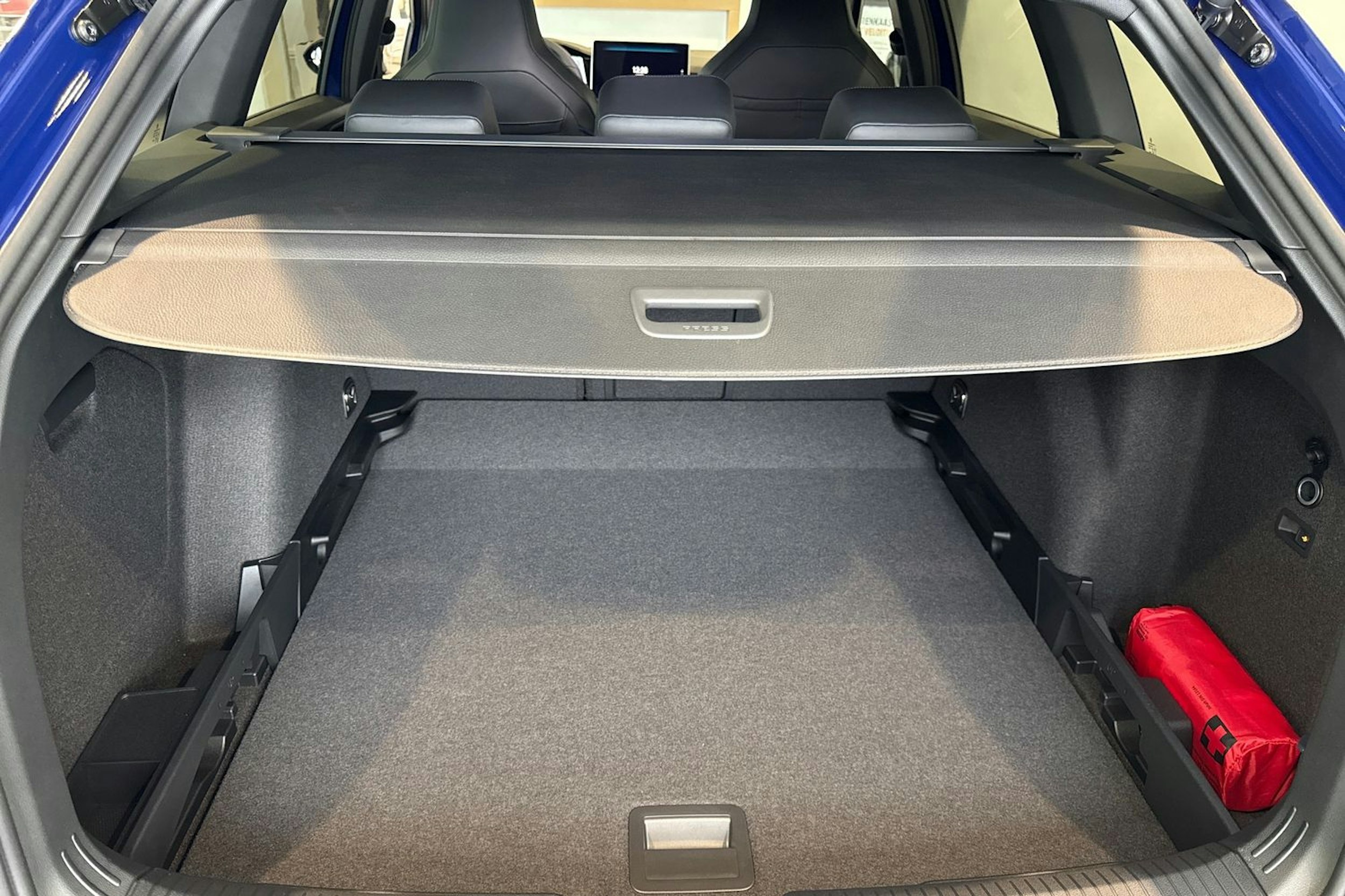 sininen Volkswagen Golf 2026 kuva 12.