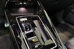 sininen Volkswagen Golf 2026 kuva 18.