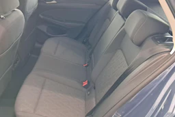 sininen Volkswagen Golf 2026 kuva 8.