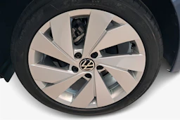 sininen Volkswagen Golf 2026 kuva 9.