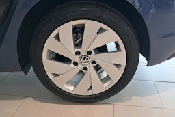 sininen Volkswagen Golf 2026 kuva 10.