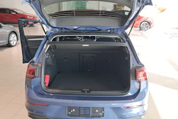 sininen Volkswagen Golf 2026 kuva 11.