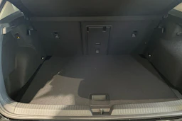 musta Volkswagen Golf 2026 kuva 11.