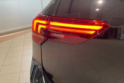musta Volkswagen Golf 2026 kuva 12.