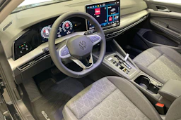 musta Volkswagen Golf 2026 kuva 6.