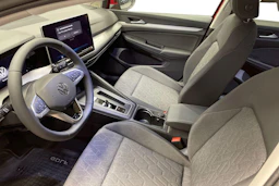 punainen Volkswagen Golf 2026 kuva 6.