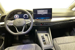 punainen Volkswagen Golf 2026 kuva 7.