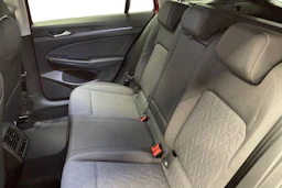 punainen Volkswagen Golf 2026 kuva 8.