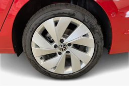 punainen Volkswagen Golf 2026 kuva 9.