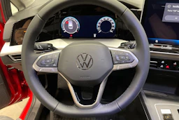 punainen Volkswagen Golf 2026 kuva 11.