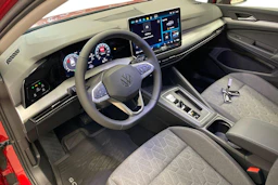 punainen Volkswagen Golf 2026 kuva 6.