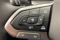 punainen Volkswagen Golf 2026 kuva 13.