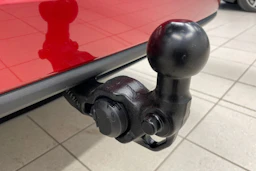 punainen Volkswagen Golf 2026 kuva 15.