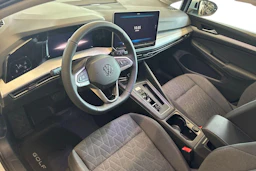 sininen Volkswagen Golf 2026 kuva 6.
