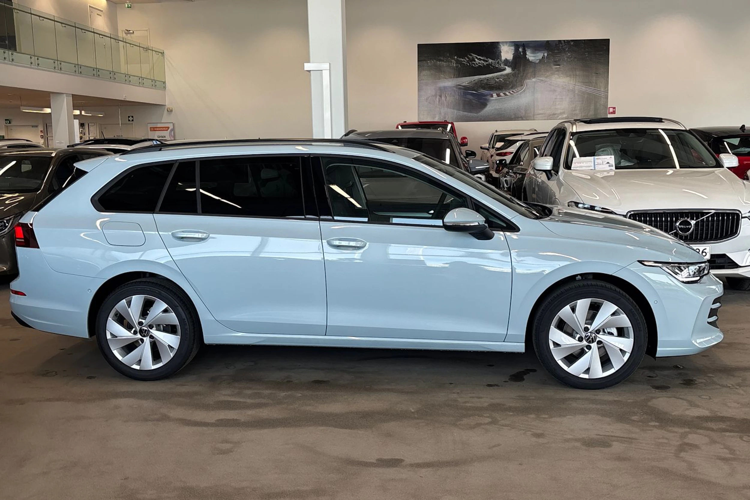 sininen Volkswagen Golf 2026 kuva 11.