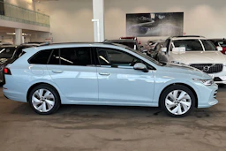 sininen Volkswagen Golf 2026 kuva 11.